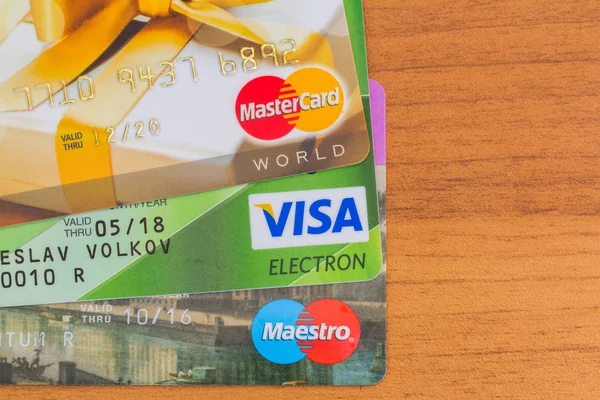 Кредитні картки Visa, Maestro, Mastercard. — стокове фото
