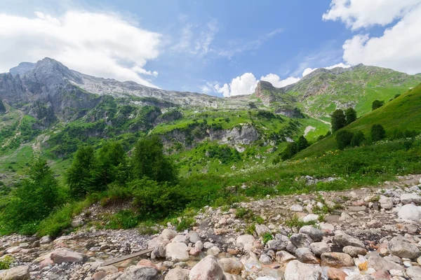 Bäcken i norra Kaukasus. — Stockfoto