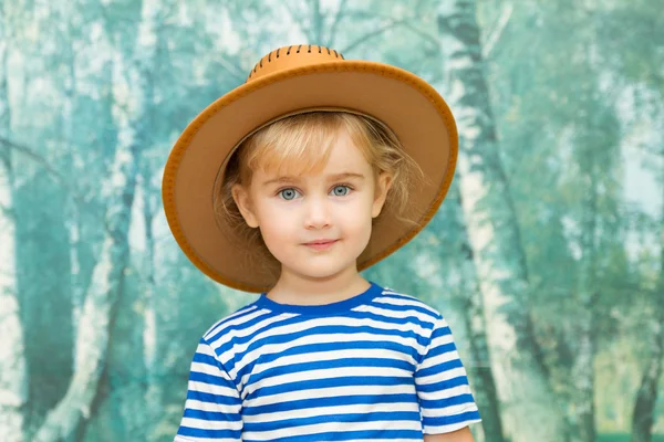 Menina brincando em cowboy — Fotografia de Stock