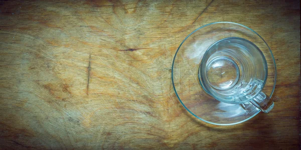 Empty glass Cup on an old rustic wooden table. The background fo — Stock Photo, Image