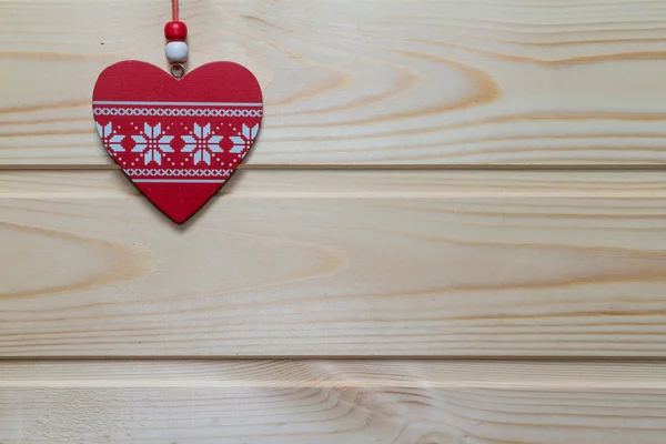 Wooden red heart suspended on a natural wood background.Valentin — Stock Photo, Image