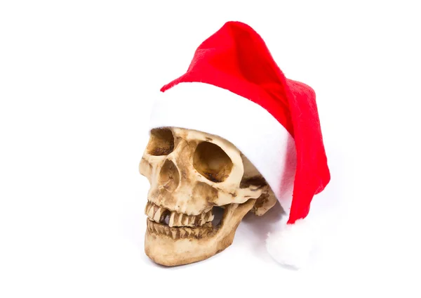 Teschio divertente in cappello Babbo Natale isolato su sfondo bianco . — Foto Stock