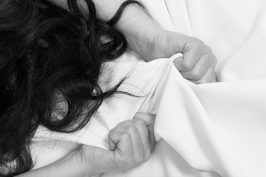 Ecstasy içinde beyaz çarşaf çekerek el
