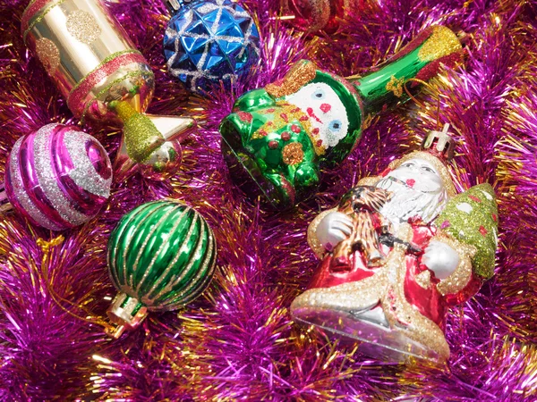 Sváteční dekorace s kůží strom a hračky — Stock fotografie