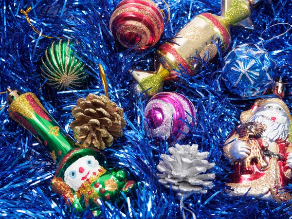 Weihnachtsdekoration mit Tanne und Spielzeug — Stockfoto