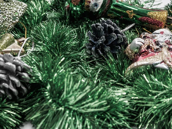 Sváteční dekorace s kůží strom a hračky — Stock fotografie