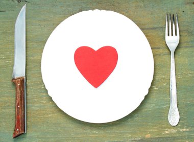 plaka üzerinde kırmızı kalp