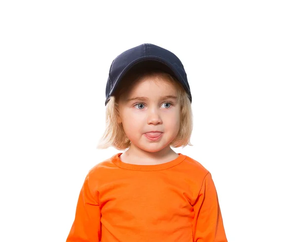 Pequeña chica divertida en gorra de béisbol y blusa naranja —  Fotos de Stock