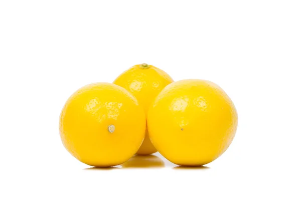 Ljusa gula saftiga citroner. — Stockfoto