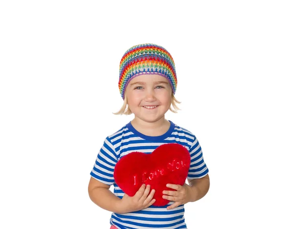 Niña sosteniendo un juguete rojo del corazón . — Foto de Stock