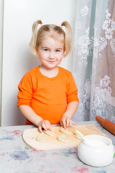 Little girl making dough in the kitchen. — Stock Photo, Image