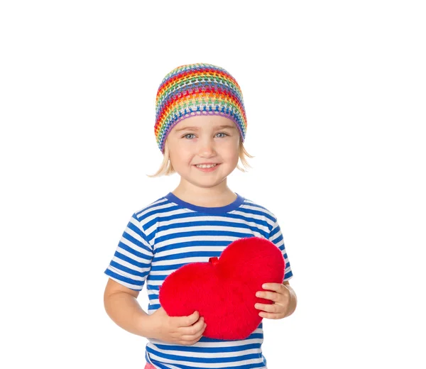 Niña sosteniendo un juguete rojo del corazón . —  Fotos de Stock