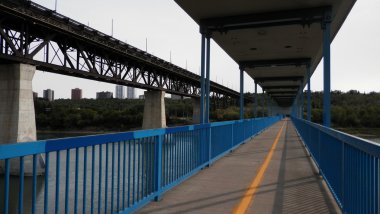 Edmonton'ın Lrt köprü görünümü