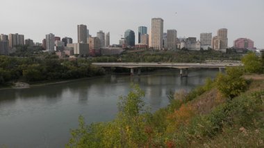 Downtown Edmonton ve Kuzey Saskatchewan Nehri