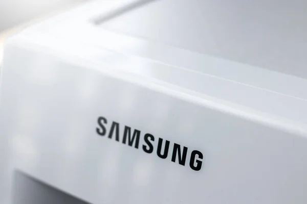 Çamaşır makinesinin Sumsung logosunu kapat