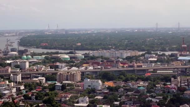 Vista superior de la casa local y el puerto de Bangkok, zona junto al río Chao Phraya — Vídeos de Stock