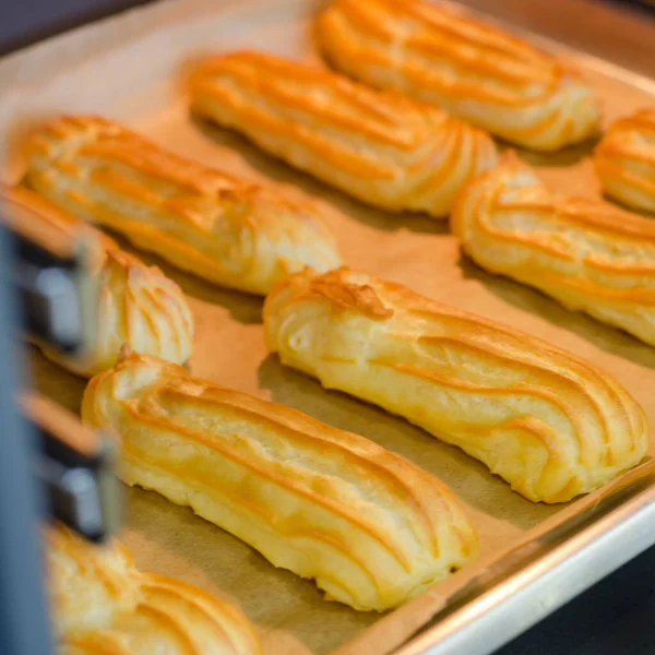 Elairs Bakken Oven Dessert Eclairs Bakken Groei Oven Een Zelfgemaakt — Stockfoto