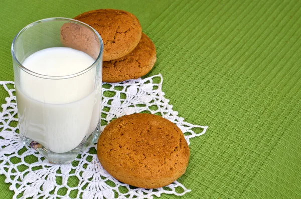 Verre de biscuits au lait et à l'avoine . — Photo