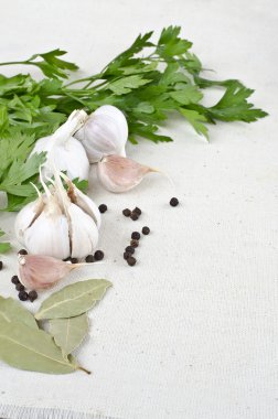 sarımsak sebze maydanoz baharat ile