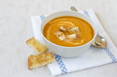 Kızarmış balkabağı çorbası..