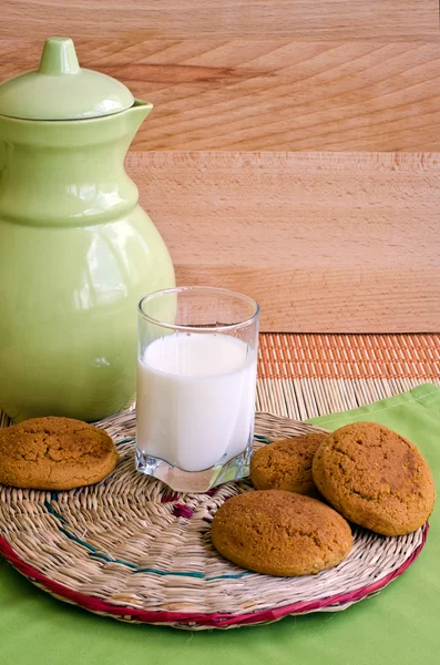 Печенье и молоко — стоковое фото