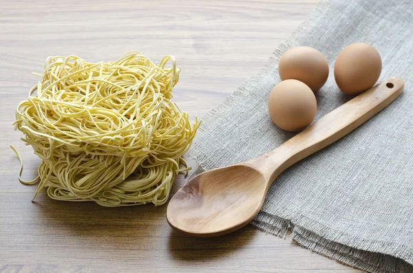 Noodles and eggs — Stock Photo, Image