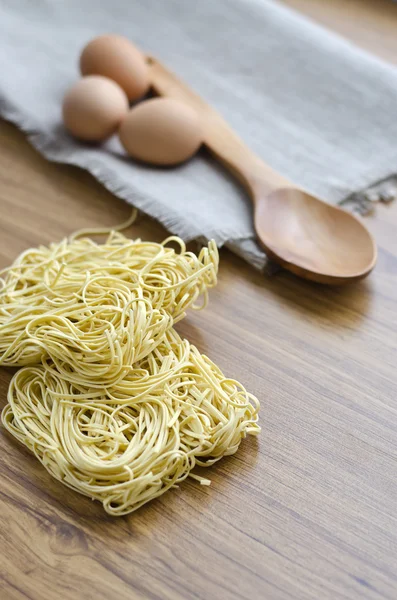 Noodles and eggs — Stock Photo, Image