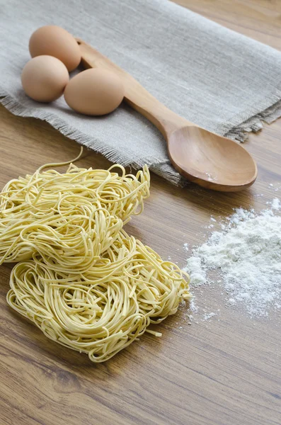 Noodles and eggs — Stock Photo, Image