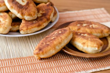 Kızarmış taze lezzetli pasties