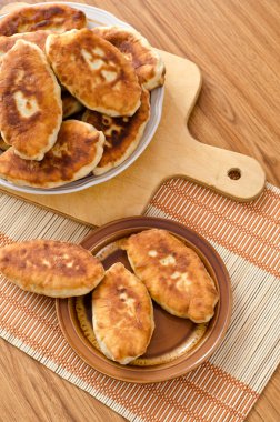 Kızarmış taze lezzetli pasties