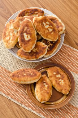 Kızarmış taze lezzetli pasties