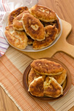 Kızarmış taze lezzetli pasties