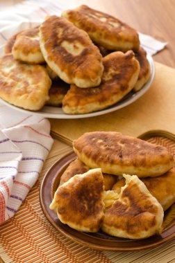 Kızarmış taze lezzetli pasties