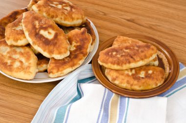 Kızarmış taze lezzetli pasties