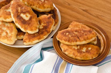 Kızarmış taze lezzetli pasties
