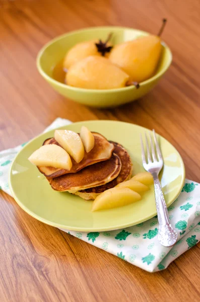 Pear stewed in citrus juice and pancakes — Stock Photo, Image