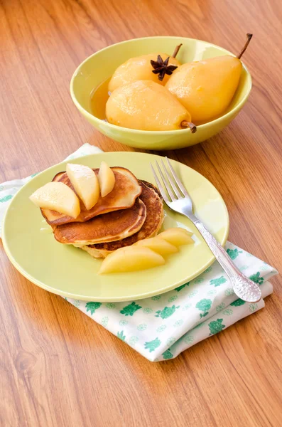 Pear stewed in citrus juice and pancakes — Stock Photo, Image