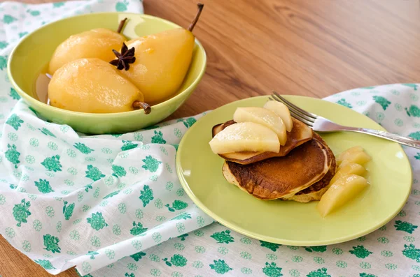 Pear stewed in citrus juice and pancakes — Stock Photo, Image