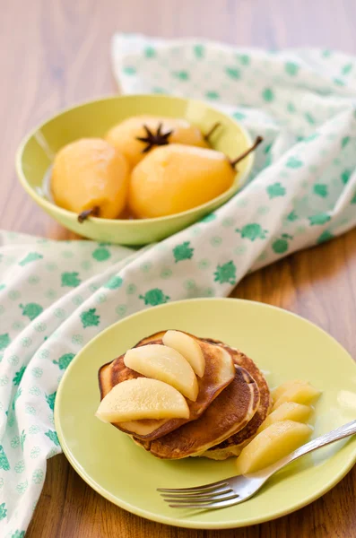 Pear stewed in citrus juice and pancakes — Stock Photo, Image