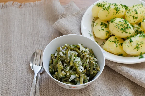 Marinated green beans and boiled potatoes — Stock Photo, Image