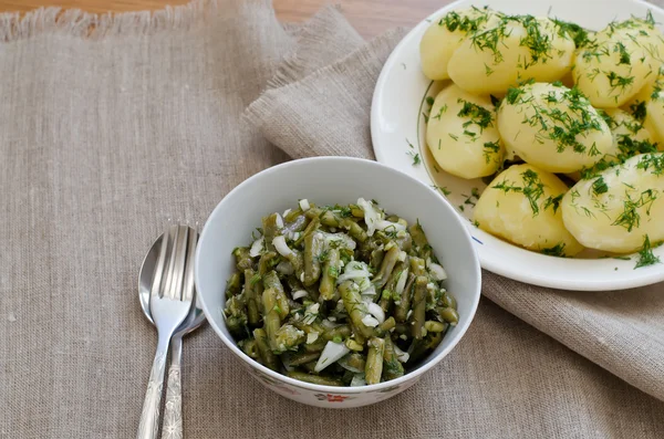 Marinated green beans and boiled potatoes — Stock Photo, Image