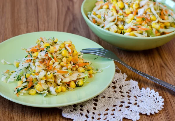 Ensalada de verduras frescas. Imagen De Stock