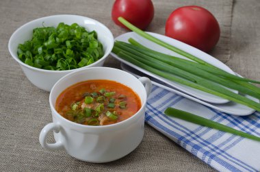 pirinç ve et ile domates çorbası