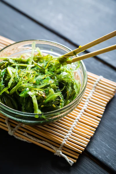 Chuka, uma tradicional salada de algas japonesas — Fotografia de Stock