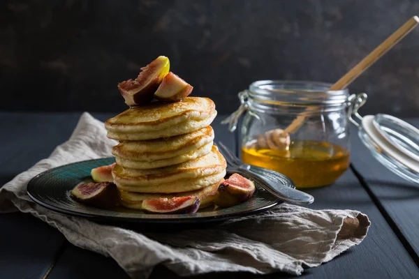 Bal ve incir ile Pancakes