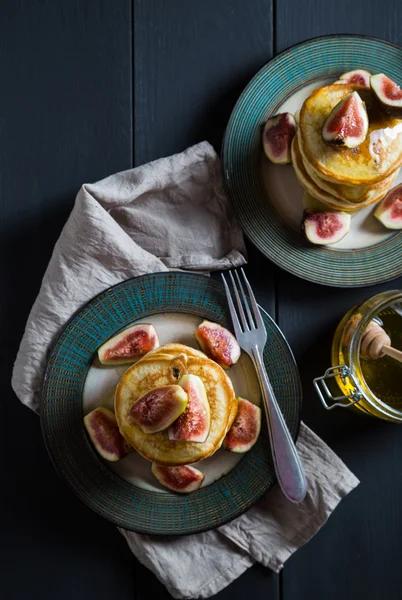 Bal ve incir ile Pancakes