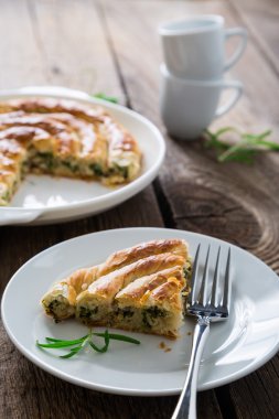 Burek peynir ve otlar ile