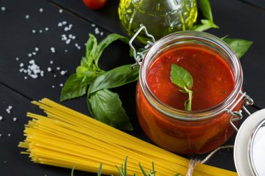 makarna yapmak için taze malzemeler