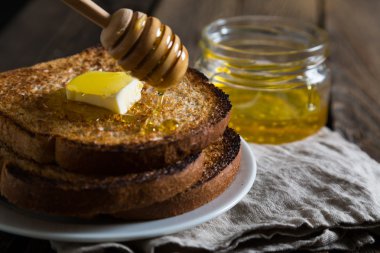 Tereyağı ve bal tost