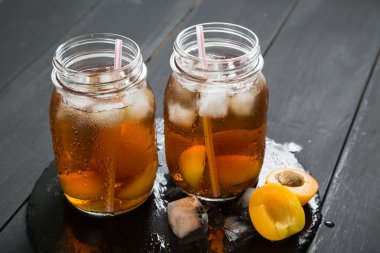 Masada lezzetli kayısı limonata